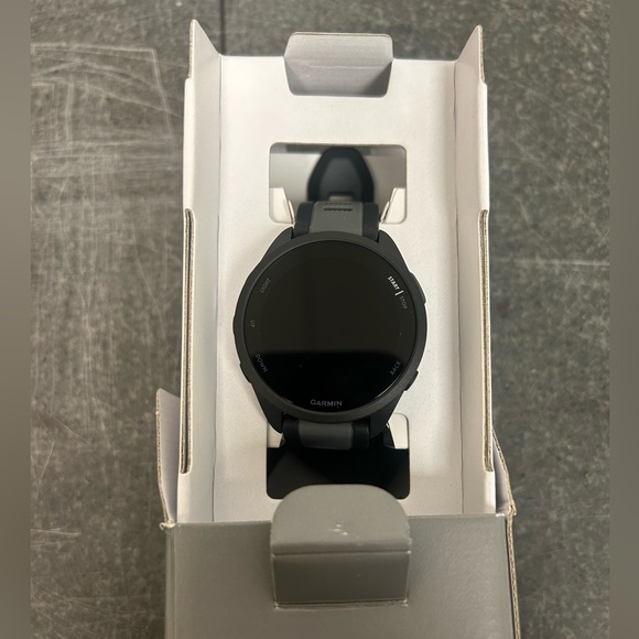 Garmin Forerunner 165 - Picture 2 of 2